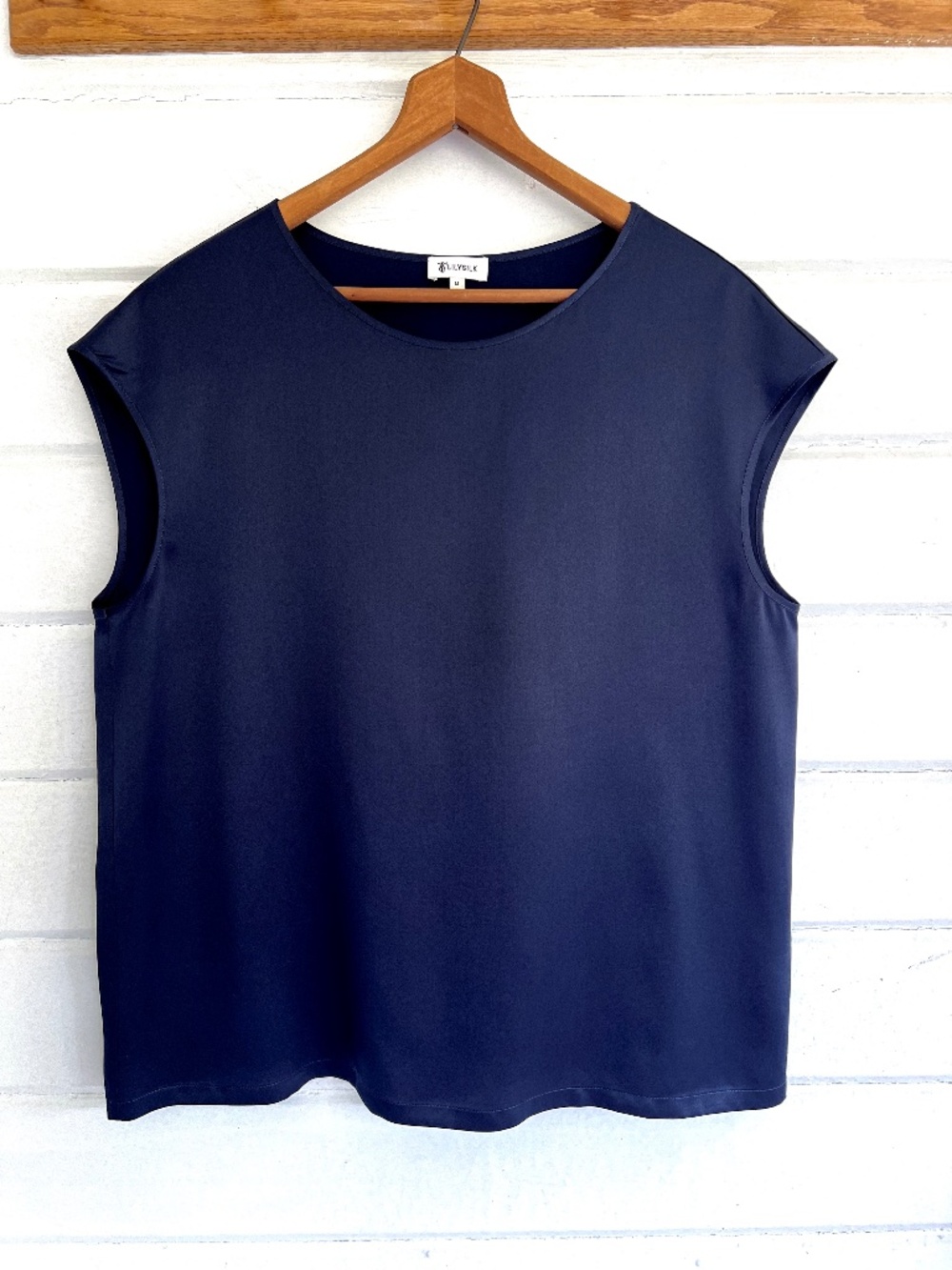LILY SILK 100% Mulberry Silk Sleeveless Top in Navy - NWOT! - M